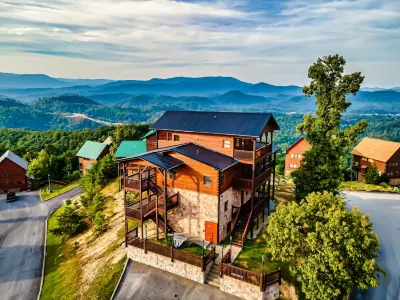 SUMMER DEAL Breathtaking 270°Views HotTub Sauna Arcade KingBeds Close 2 Parkway Hotels near Lily's