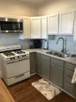 A Cozy home away from home  1 Bedroom Apartment - واي فاي