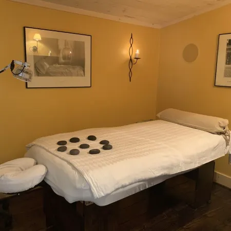 Pristine Custom Cottage, Grand Piano, Massage Studio on Site