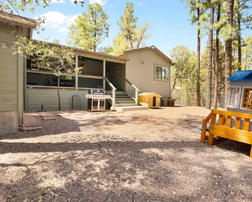 Green Elk Retreat Cabin, Cozy Cabin - large side yard with wildlife Hotels in Pine