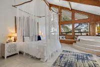 Peaceful Lake Front Home Sleeps 12 - 民宿