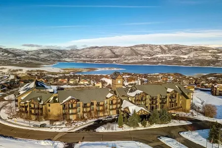 Top Floor Deer Valley Gondola Lakefront Condo- Great views