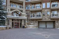 Ski-in/Ski-Out Luxury 4 Bed Penthouse - Late Summer and Fall Specials!