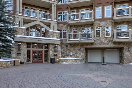 Ski-in/Ski-Out Luxury 4 Bed Penthouse - Late Summer and Fall Specials!