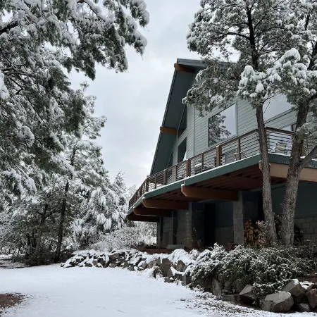 Quiet Luxury-Tall Pines-3 Bedroom-2.5Acres-Sleeps 15-Swim & Fish 5Mins to Creek!