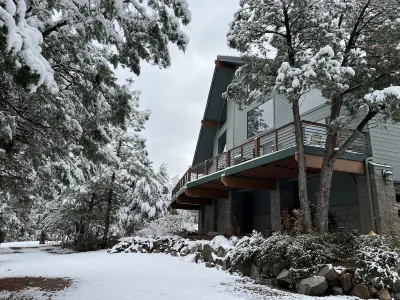 Quiet Luxury-Tall Pines-3 Bedroom-2.5acres-Sleeps 16-Swim & Fish 5mins to creek!