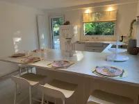 Lovely garden level of villa, totally independent, quiet, large garden