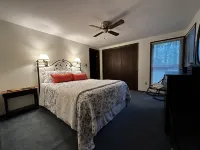 Deer Crossing — Cozy comfort with hot tub and firepit