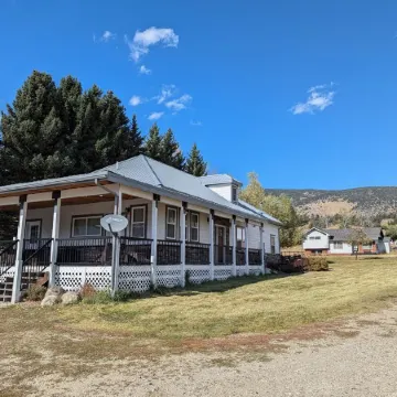 Family-Friendly Private Ranch Getaway with pond. Newly Remodeled