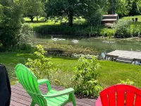 This House Got RIZZ - Recently Renovated Lake Thompson Canal Home