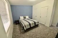 Spacious Riverhouse with private park/boat ramp Hotels near Colorado River