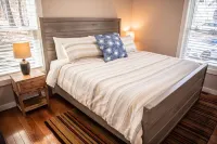 Luxury Modern Lake Home  - Dogs Welcome - Sleeps 12 Hotels in Strafford County