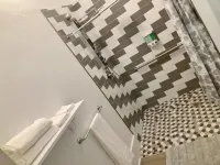 Renovated Peaceful Luxury Walk to Mall Park Publix