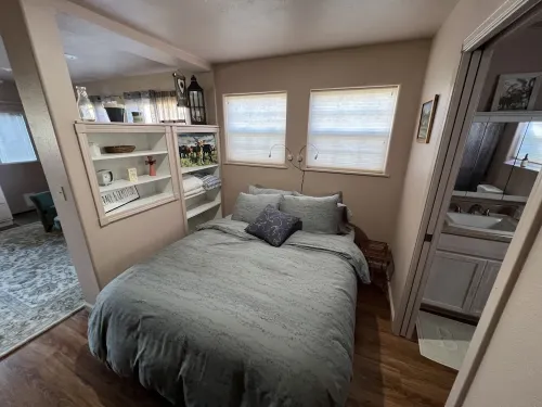 Ferndale Bungalow with pasture views, 5 minute walk to Downtown!