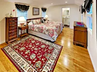 New, dog-friendly 5-bed home. Steps to Keyes Beach, Main Street, and Harbor! - 2-Star