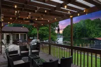 Peaceful Retreat on Lake Norman /Pontoon Boat Ava.