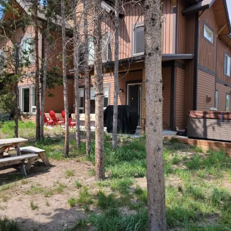 Hot Tub, 4 Baths , Steps to Free Shuttle, Sleeps 11 ,  Corner Lot