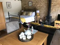 Cosy countryside studio with log burner stove Hoteles cerca de Gordon Russell Design Museum