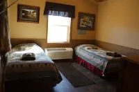 Kara Creek Ranch - King Bed Cabin with Kitchen #6