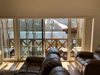 Lakefront on Boulder Lake with beach access and beautiful views, relax & enjoy!