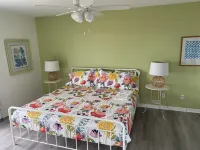 Private Beach, Private Dock,Gorgeous Sunsets over Bay. Bring Dogs. Special Rates