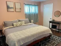 Charming Pet and family-friendly centrally located home in Arvada. Hotels near Hoskinson Park