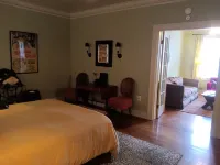 THE LOVE SHACK LARGE MIDTOWN VIBE WITH BIG MONTHLY SAVINGS