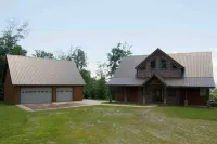 Creekview Manor - Dale Hollow Lake with amazing views only minutes to docks Hotels in Cumberland County