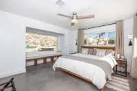 Desert Paradise w/ Epic Views + Firepit + Hot Tub