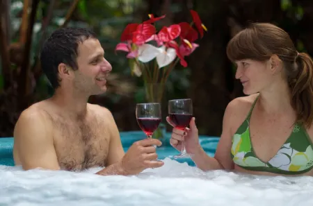 Lovely home with hot tub near Volcano National Park