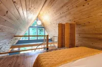 Modern A-Frame ~ Creeks & River Nearby ~ 8 Miles from Downtown Chattanooga