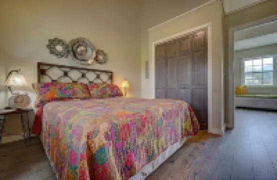 Creekfront Hayesville cottage with beautiful sunrise and sunset views!