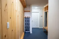 Newly renovated! 3 BR, slopeside Winterplace condo on Okemo Mountain