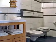 Center, wi-fi, air-conditioned, utilities room and bathroom linen cleaning included.