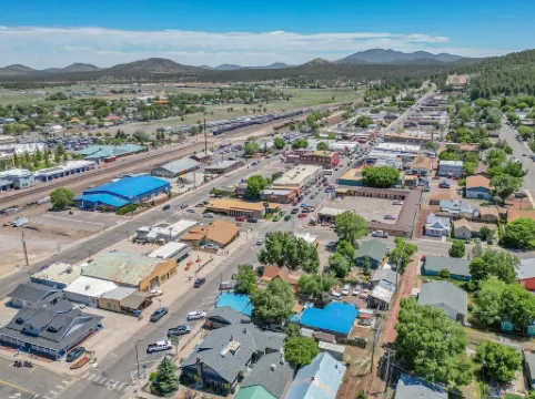 A Gem Right on Historic Rte 66 in Downtown Williams.  Walk to the Action!