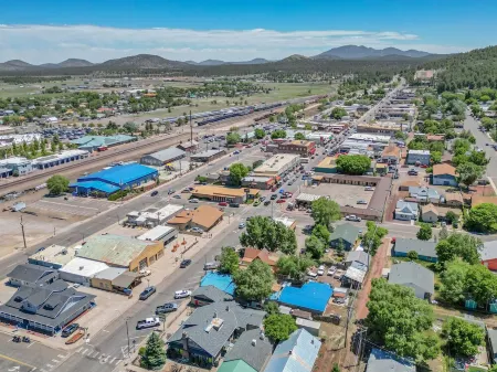 Right on Historic RTE 66 in Downtown Williams.  Steps away from all the action!