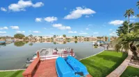 4 Bedroom 3 Bathroom on the Lake! 3 Queen Beds!