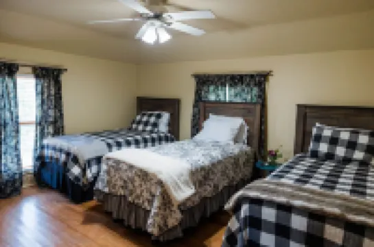 Spacious Farmhouse beautifully decorated waiting for laughs and memories 沃倫縣酒店