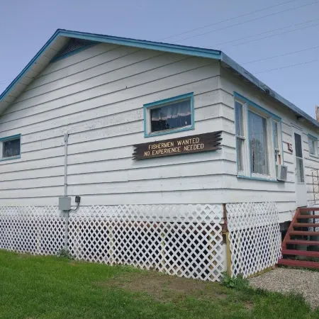 Spacious 3br cabin 4 blks from Leech Lake. All appliances and spectacular patio!