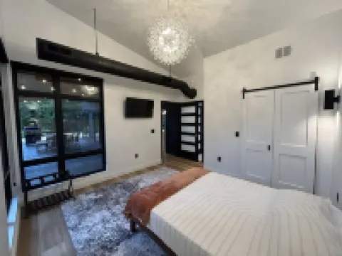 Modern House at Easy Street on the River- Large sports field and River Access!