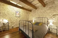Charming apartment in the historic center of Uzès with air condition and parking Hôtels à proximité de : Haras National de Uzès