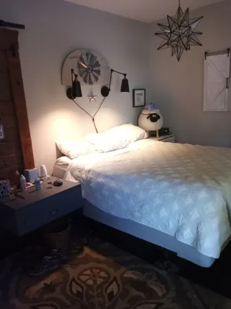 UPPER 3 rm. studio B&B steps from beach & farm markt/shop'g.; dogs ok w/fee.