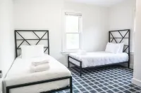 3 BR cozy + renovated walkable downtown stay