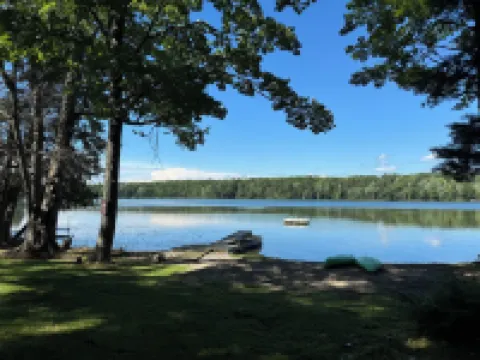 MAPLE COTTAGE - Lakefront on Thayer Lake in Alden with WiFi, AC