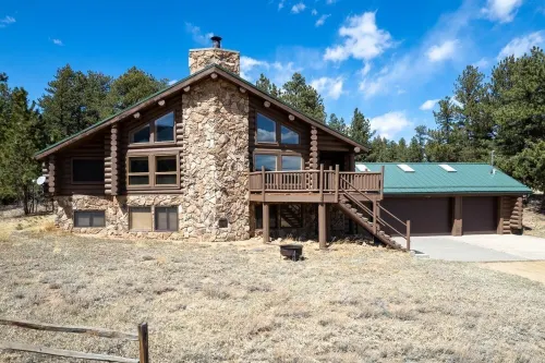 NEW Indian Paintbrush Log Cabin -Sleeps 12+ on scenic horse ranch with views! - Lodges