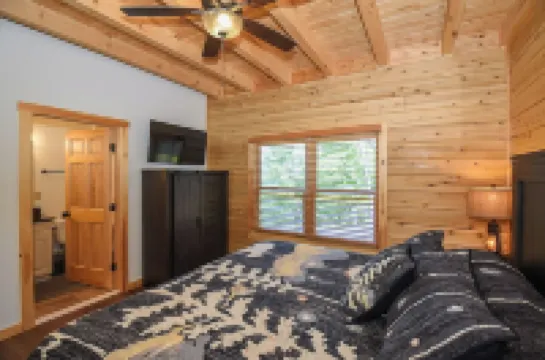 6BR New Build, Hot Tub, Fire Pit, Mtn. Views