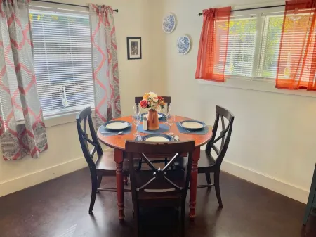 Cozy Corner Cottage .5 mi from HersheyPark