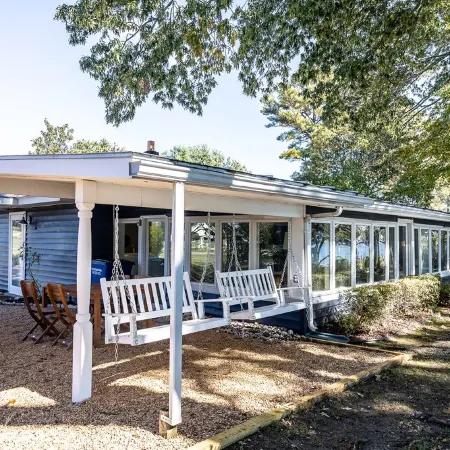 The Little Blue Cottage - Topping : Waterfront!