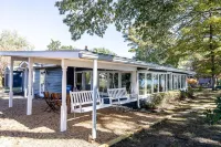The Little Blue Cottage - Topping : Waterfront!