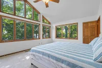 Spacious Lakefront Haven: Luxury Door County Retreat on Lake Michigan!